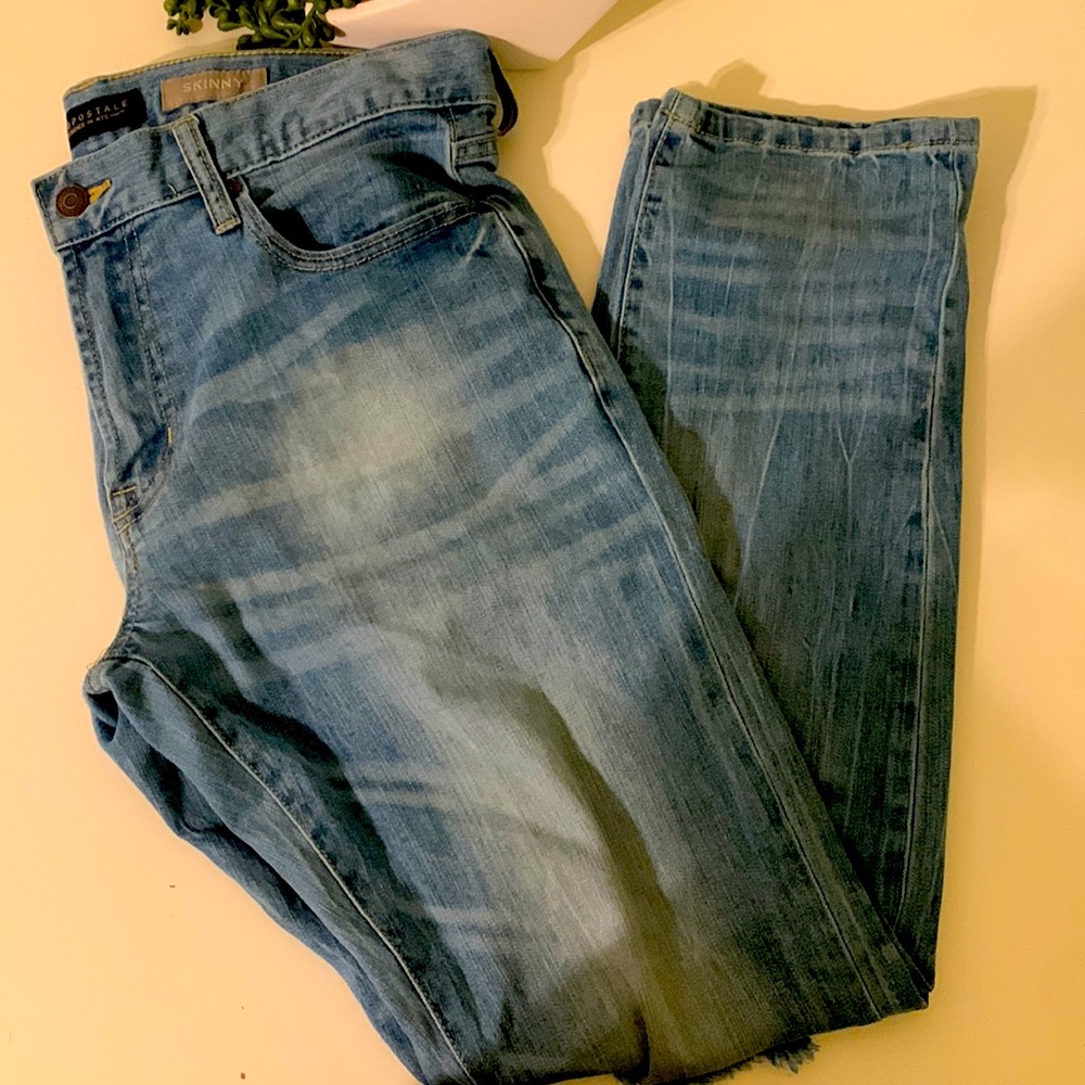 These are some pretty jeans  they are 32/30 (skinny) and they are Aeropostale